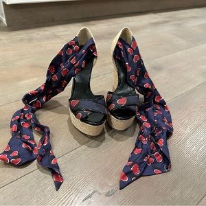 Gucci Carolina Heart Espadrille Wedges, size 35